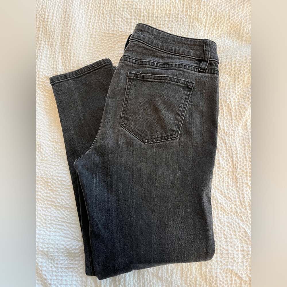 A.n.a. Women’s skinny jeans, black, size 6